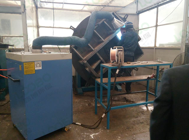 使用電焊煙塵淨化器和改善工作（zuò）環境哪個更環保.jpg