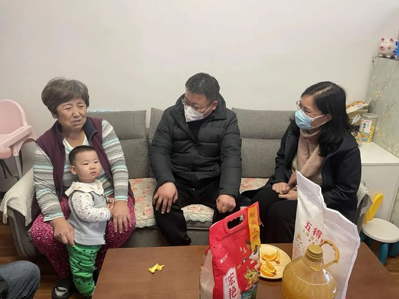 董事長（zhǎng）參加“人大代表、政協委員走進社區（qū），開展居民（mín）議事（shì）協（xié）商”活動.jpg